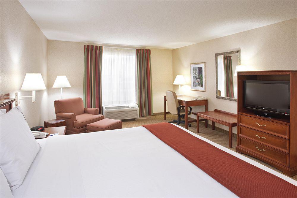 Holiday Inn Express Hotel & Suites Bowling Green, An Ihg Hotel Room photo